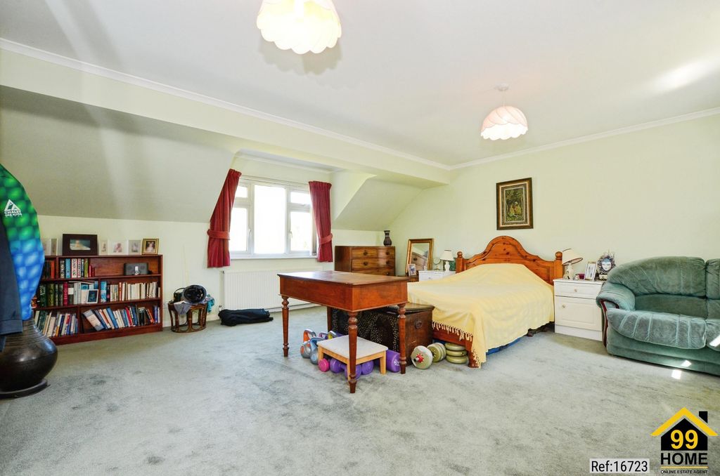 Additional image 10 of 5 bed detached house for saleTower Close, Berkhamsted, Hertfordshire HP4