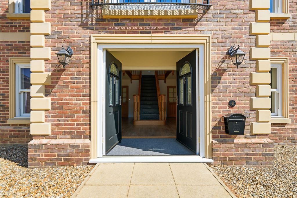 4 bed detached house for saleChestnut Drive, Attleborough NR17 photo 4