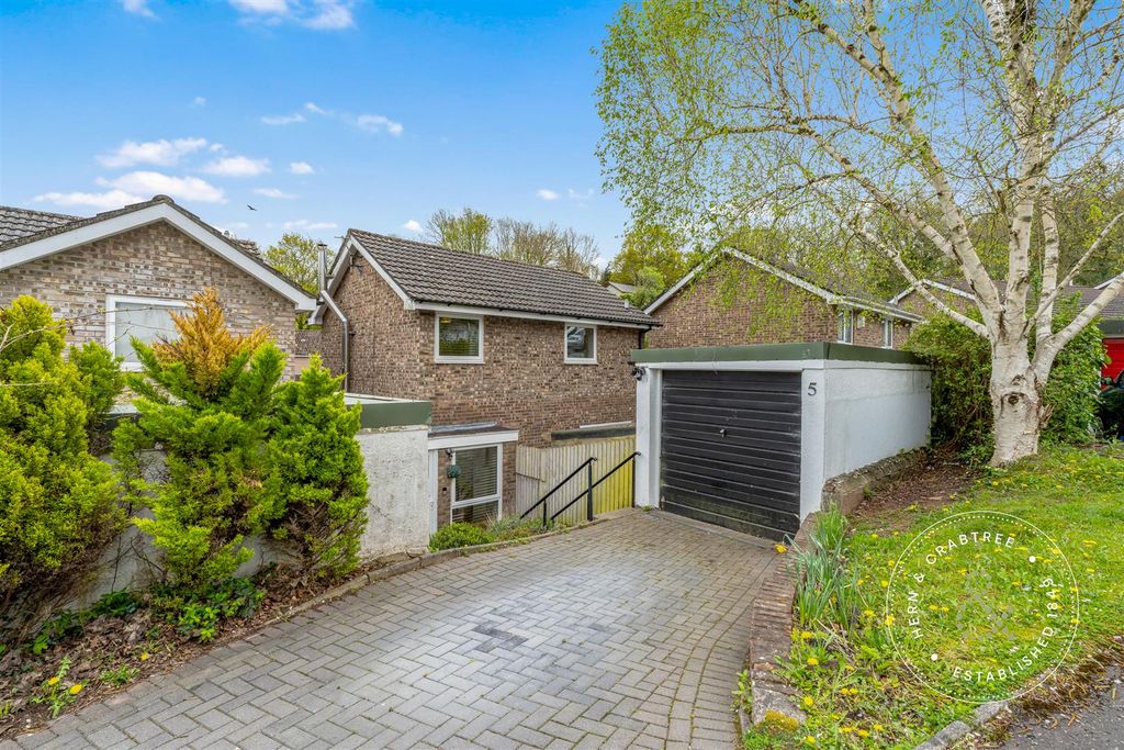 3 bed detached house for saleHawfinch Close, Cardiff CF23