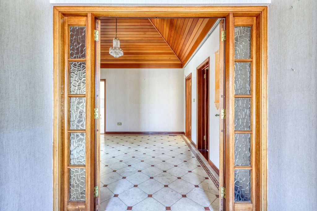 Additional image 5 of 3 bed bungalow for saleLe Parcot, La Longue Rue, St Martin JE3