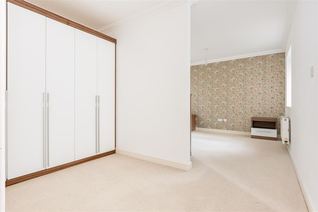Additional image 10 of 3 bed flat for saleFairfield Hall, Kingsley Avenue, Fairfield SG5