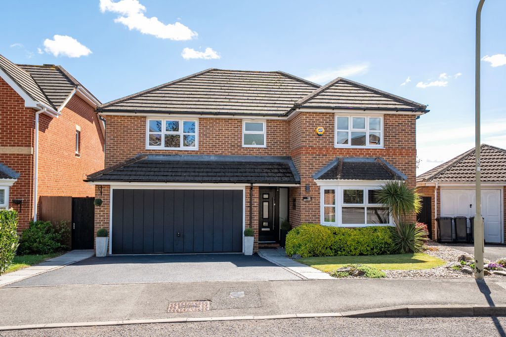 4 bed detached house for saleJutland Crescent, Andover SP10