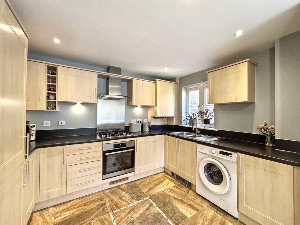 Additional image 6 of 2 bed flat for salePierwarden Mews, St Leonards-On-Sea TN38