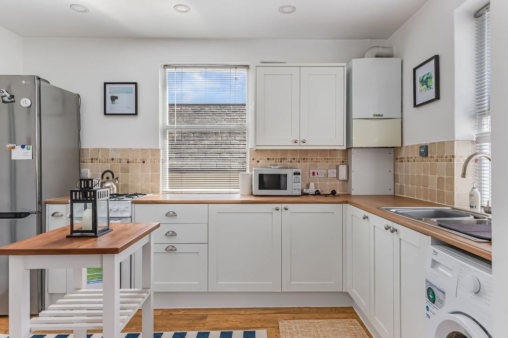 Additional image 8 of 2 bed flat for saleIngs Lane, Bradley, Keighley, North Yorkshire BD20