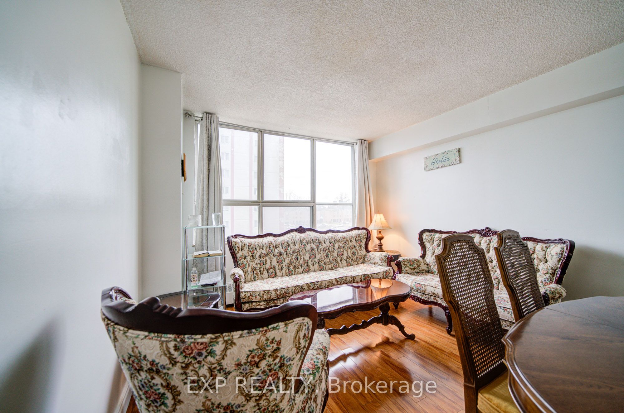 402-50 Lotherton Pathway, Toronto, ON, M6B 2G8 photo 4