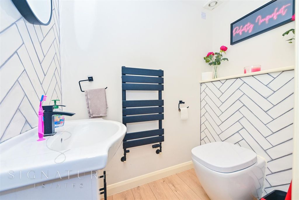 Additional image 6 of 4 bed town house for saleSt. Lawrence Close, Abbots Langley WD5
