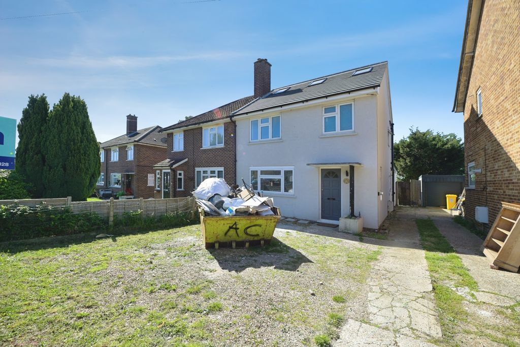 5 bed semi-detached house for saleBell Avenue, Romford RM3