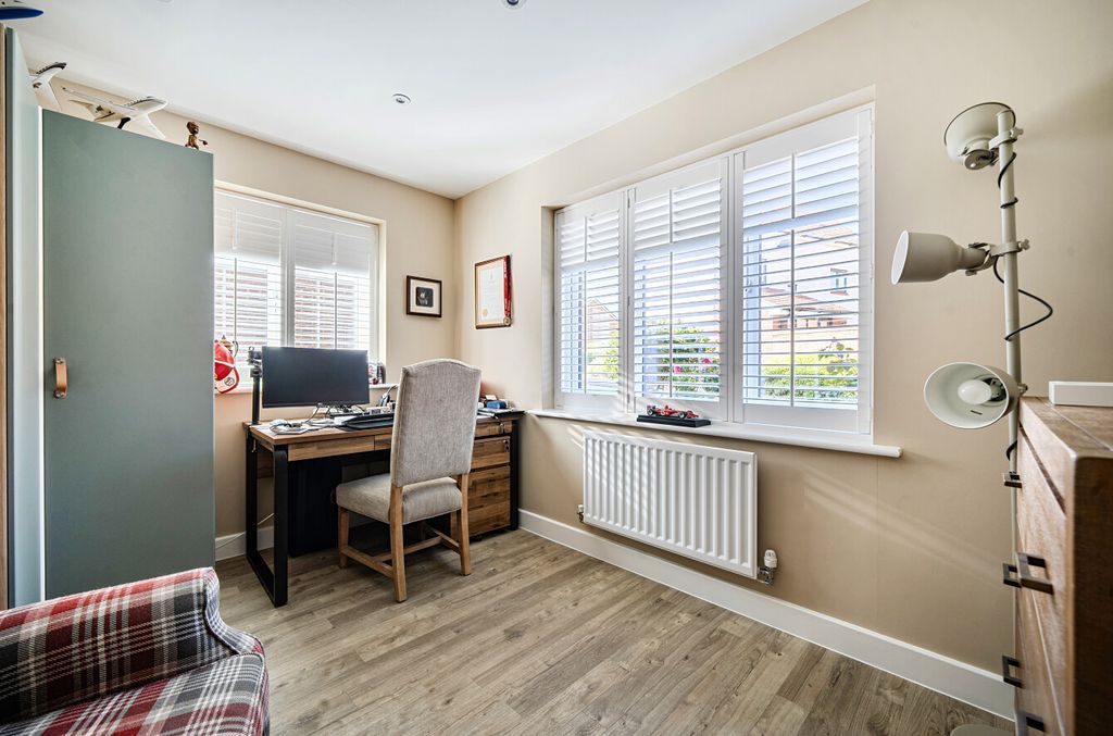 Additional image 9 of 3 bed detached house for saleQuiller Avenue, Arborfield Green, Reading, Berkshire RG2