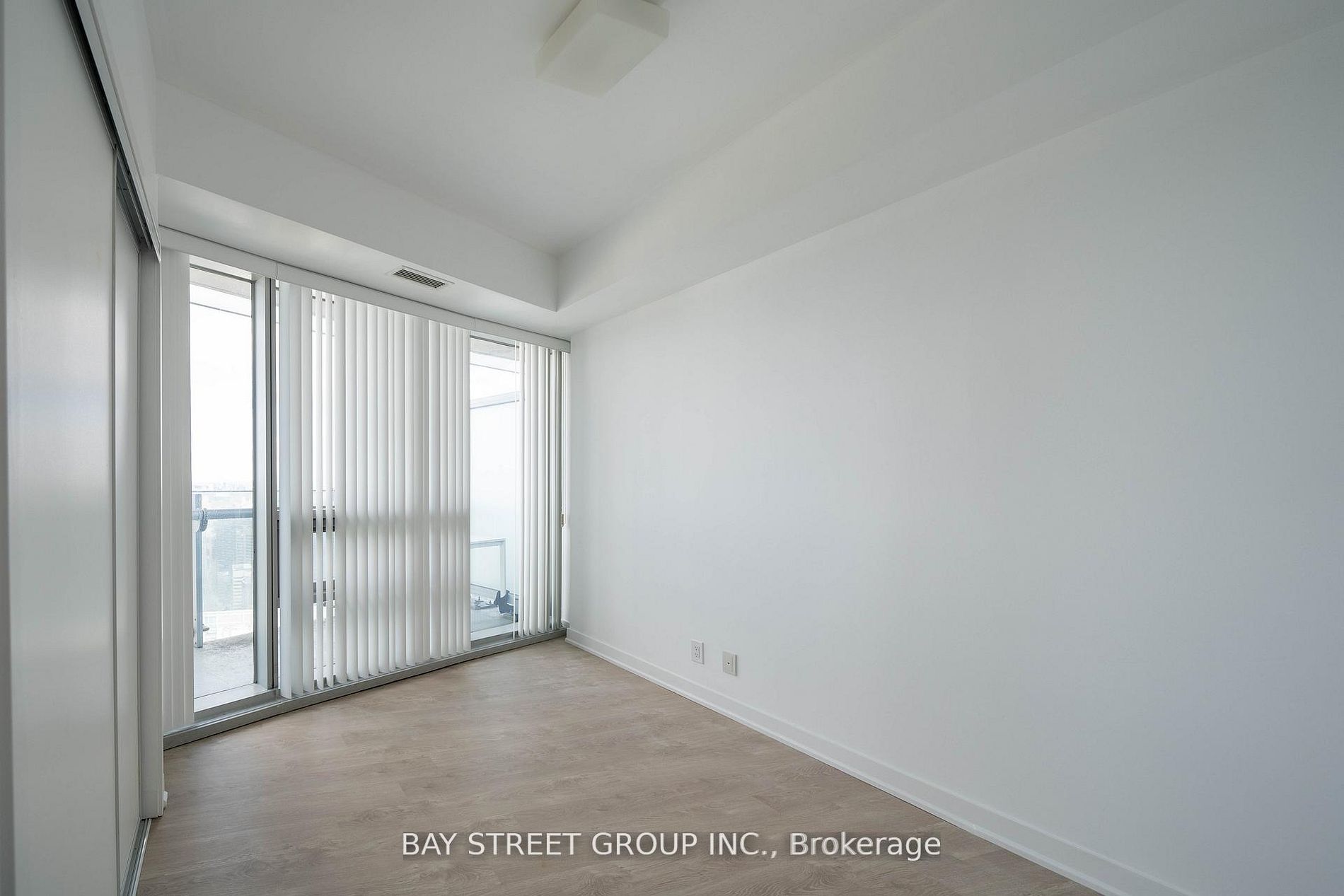 Additional image 2 of 5607-12 York Street, Toronto, ON, M5J 2Z2