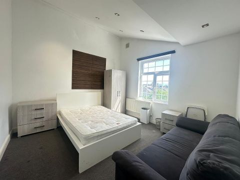 Uxbridge Road, Shepherds Bush, London W12, Room to rent