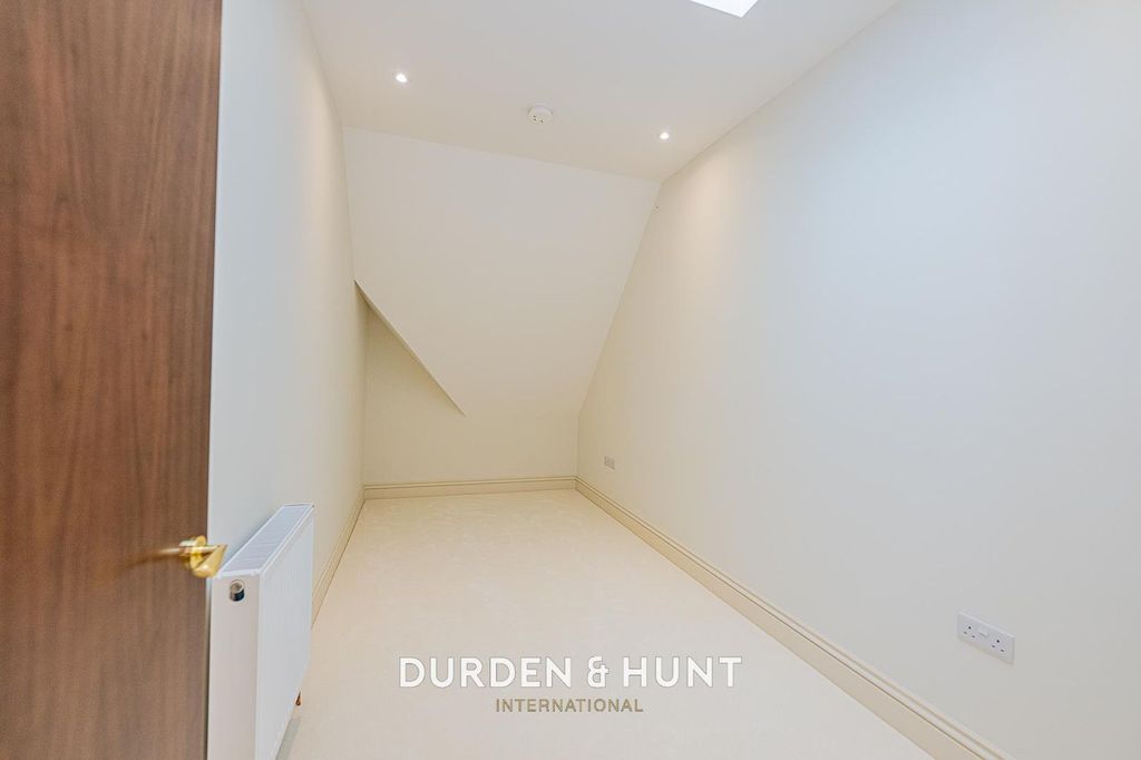 Additional image 41 of 5 bed semi-detached house for salePalmerston Road, Buckhurst Hill IG9