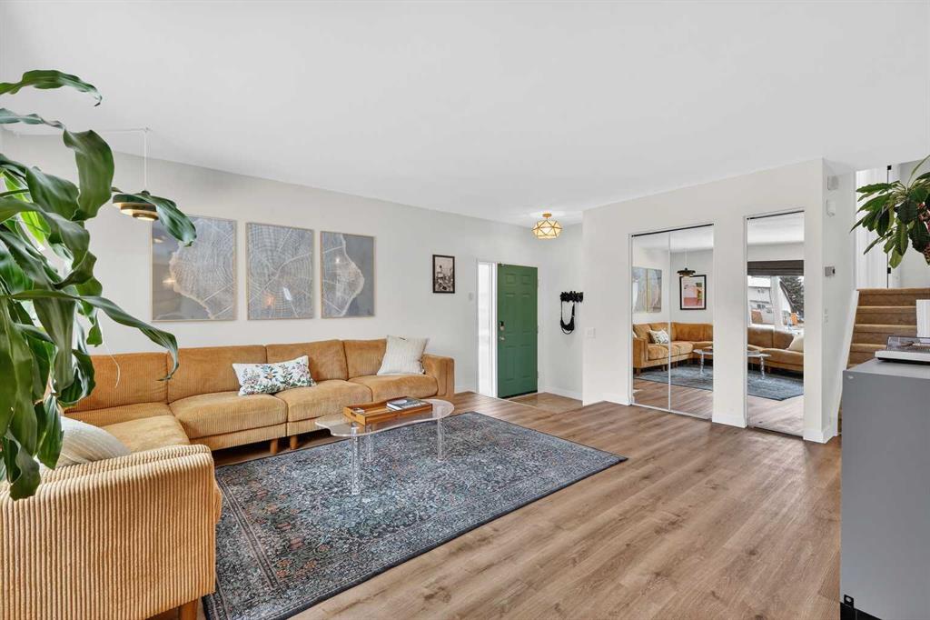 Additional image 6 of 584 Woodhill Place SW, Calgary, AB, T2W 3L5