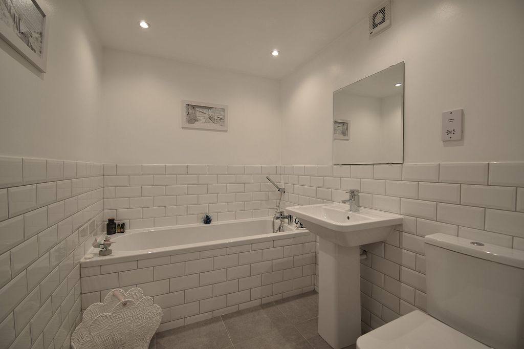 Additional image 9 of 2 bed flat for saleHeyes Lane, Alderley Edge SK9