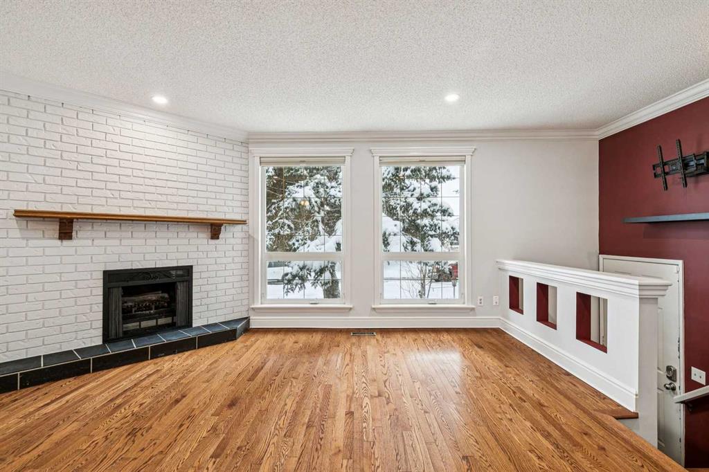 Additional image 3 of 131 Woodglen Way SW, Calgary, AB, T2W4L9