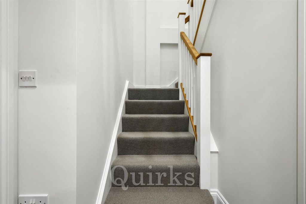 Additional image 8 of 2 bed flat for saleHigh Street, Billericay CM12