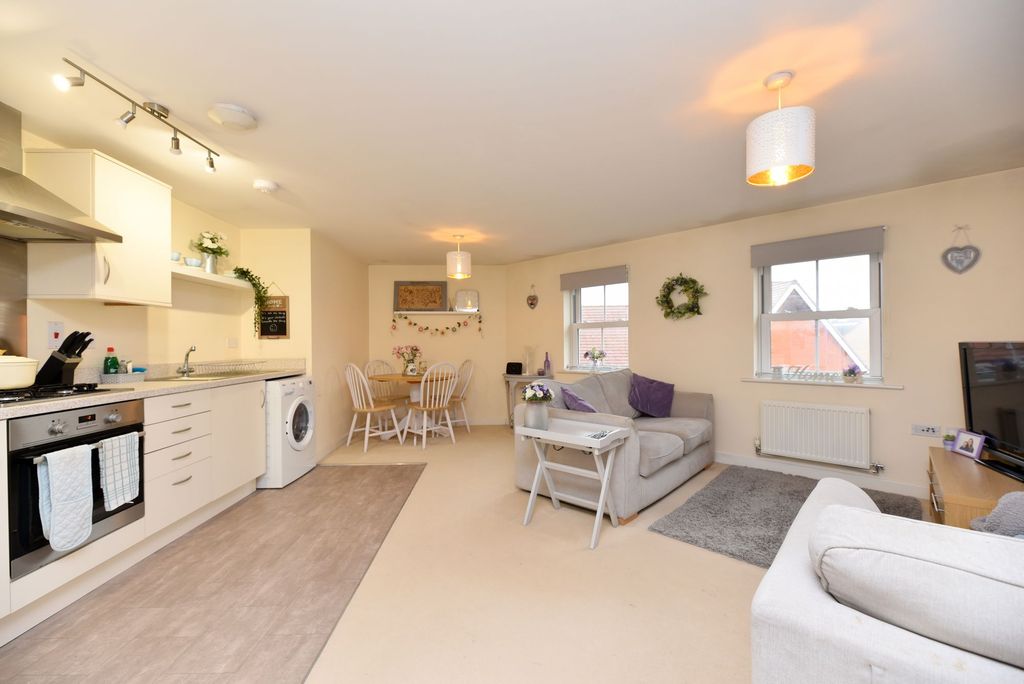 Additional image 7 of 2 bed flat for saleSanger Avenue, Biggleswade SG18