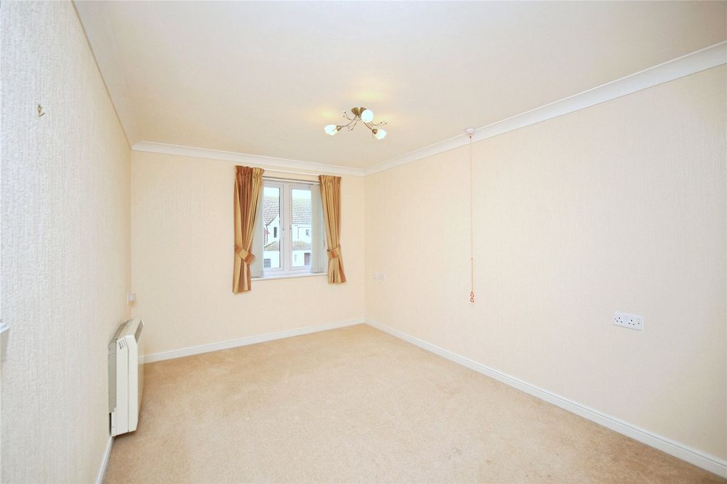 1 bed flat for salePardoe Court, Studley B80 photo 5