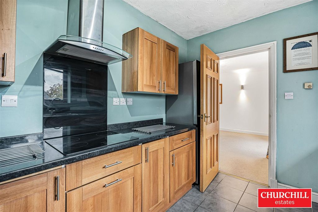 Additional image 9 of 2 bed flat for saleBoleyn Court, Epping New Road, Buckhurst Hill IG9