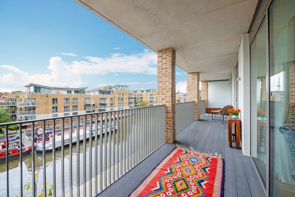 Additional image 2 of 2 bed flat for saleCopland Court, Durham Wharf Drive, Brentford TW8.