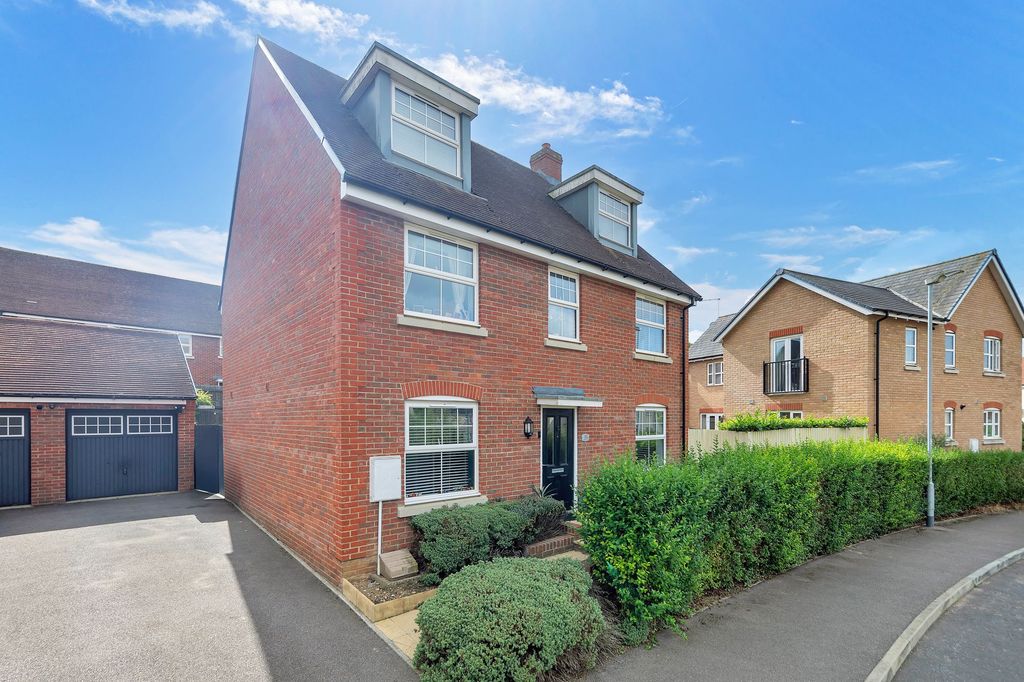 5 bed detached house for saleMiles Way, Buntingford SG9