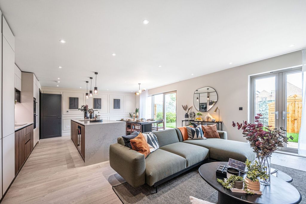 3 bed flat for saleTrent Park, Enfield EN4