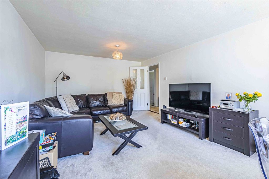 Additional image 6 of 2 bed flat for saleBeech Drive, Berkhamsted, Hertfordshire HP4