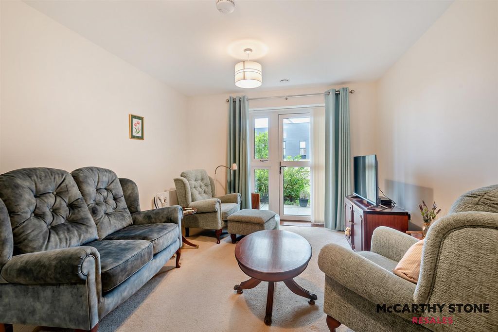 Additional image 3 of 2 bed flat for saleIsland View, Shortwood Copse Lane, Basingstoke RG23