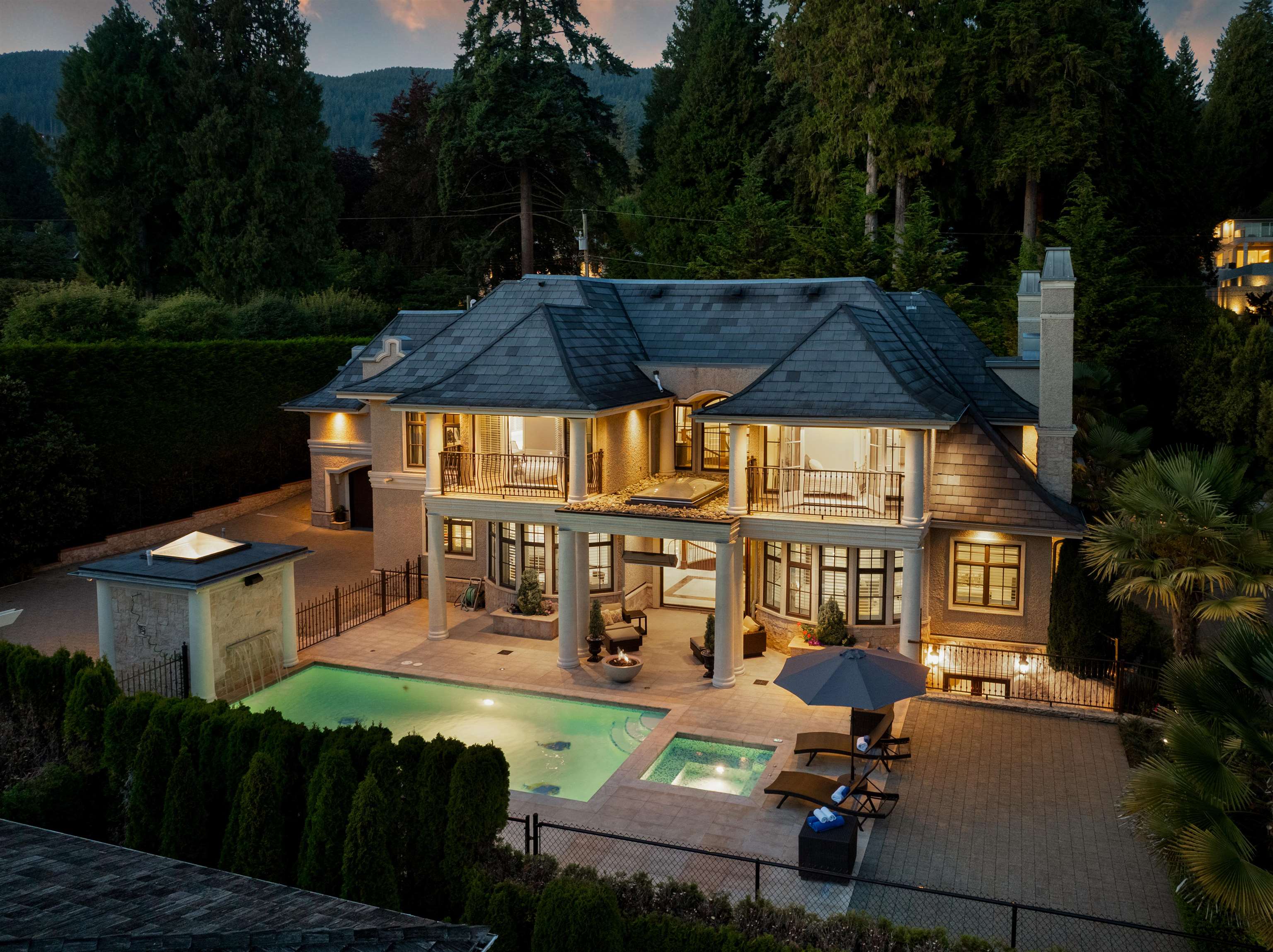 2912 Mathers Avenue, West Vancouver, BC, V7V 2K1