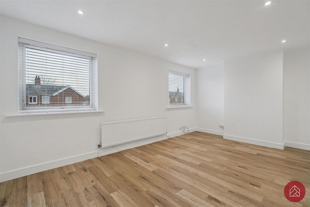 Additional image 3 of 3 bed flat for saleBucknell Road, Bicester OX26