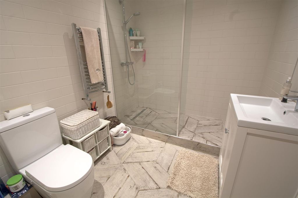 Additional image 11 of 2 bed flat for saleGrey Lady Place, Billericay CM11