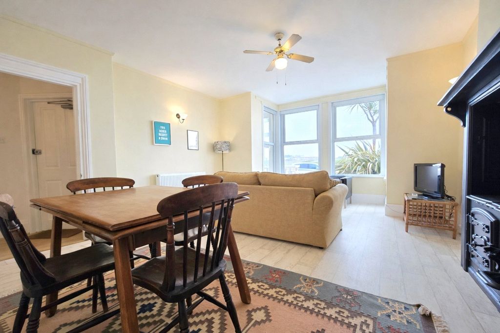 3 bed flat for saleDowns View, Bude, Cornwall EX23 photo 4