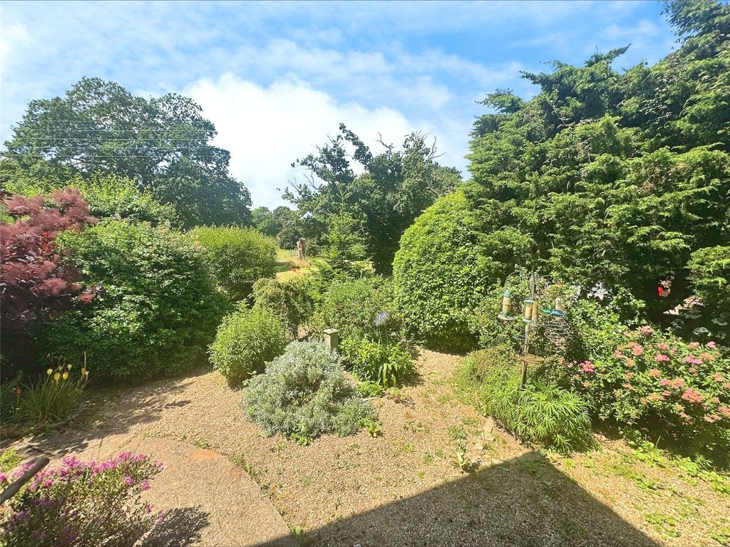2 bed flat for saleElmside, Budleigh Salterton, Devon EX9 photo 3