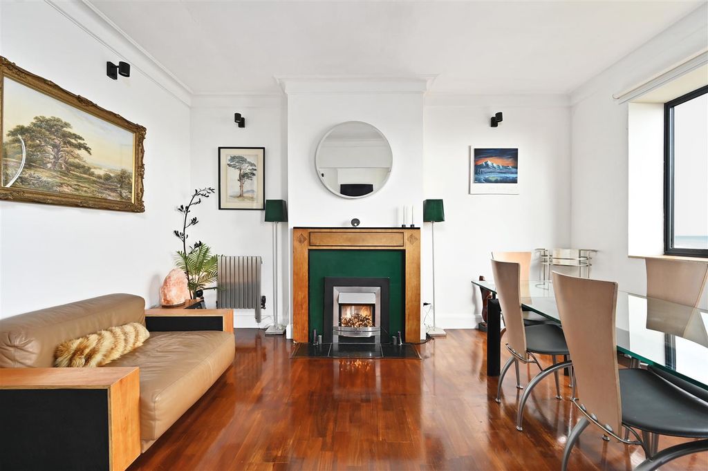 Additional image 18 of 3 bed flat for saleDe La Warr Parade, Bexhill-On-Sea TN40