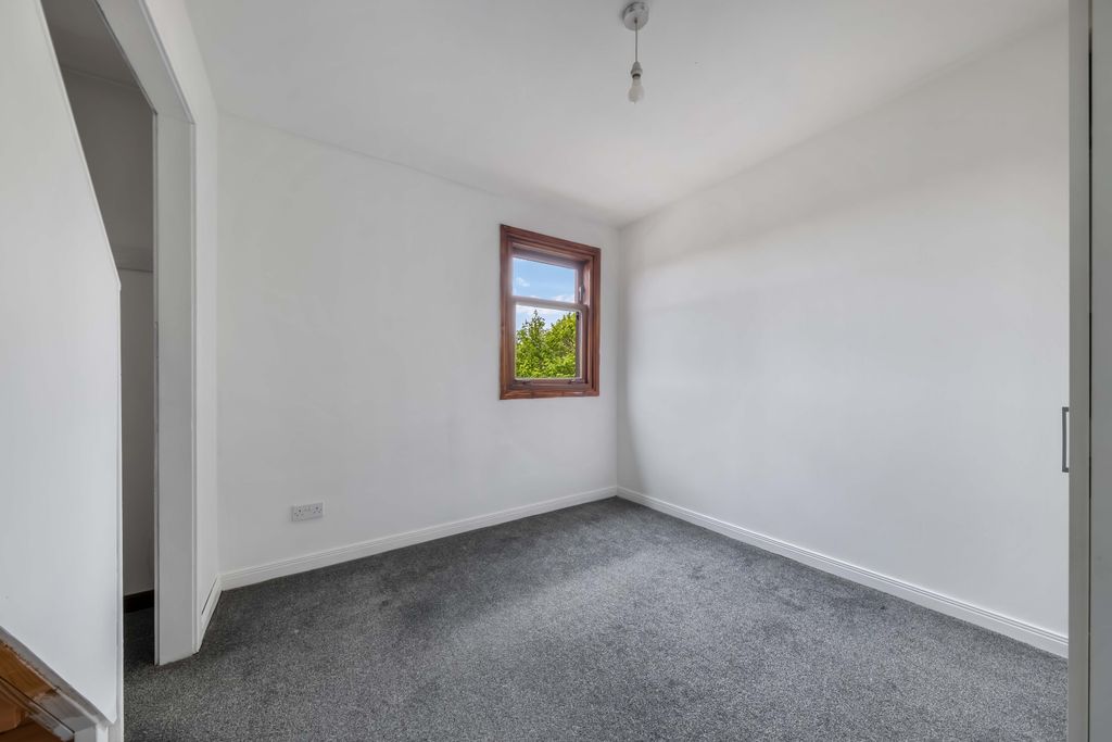 2 bed flat for saleHeron Rise, Dundee DD4 photo 5