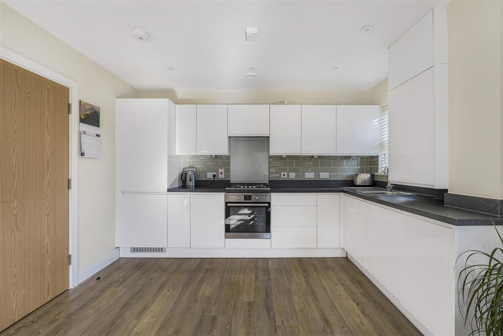Additional image 3 of 2 bed flat for saleWeir Road, Bexley DA5