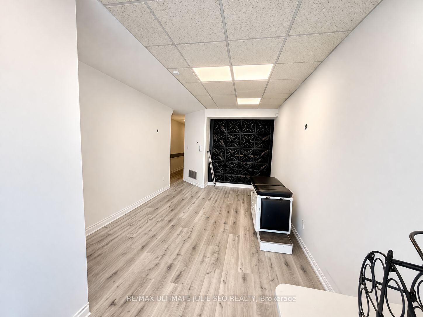 Additional image 3 of 1611 Bloor Street W, Toronto, ON, M6P 1A6