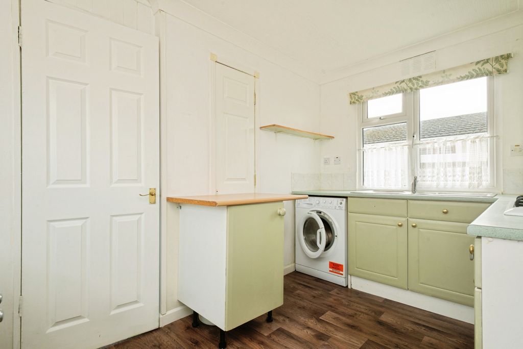 Additional image 7 of 1 bed property for saleLighthouse Park, St. Brides Wentlooge, Newport NP10