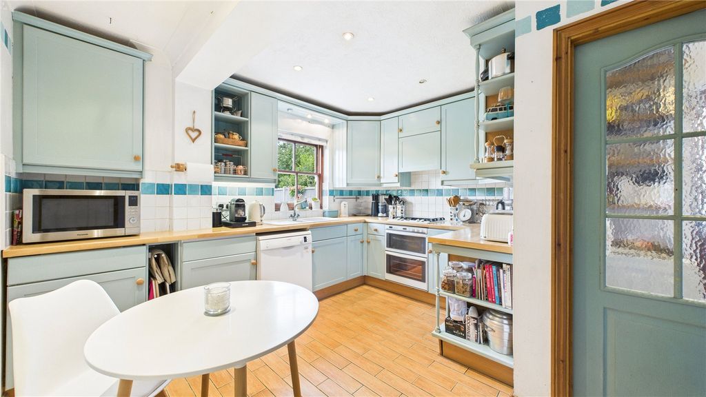 Additional image 7 of 5 bed end terrace house for saleHorsell, Surrey GU21