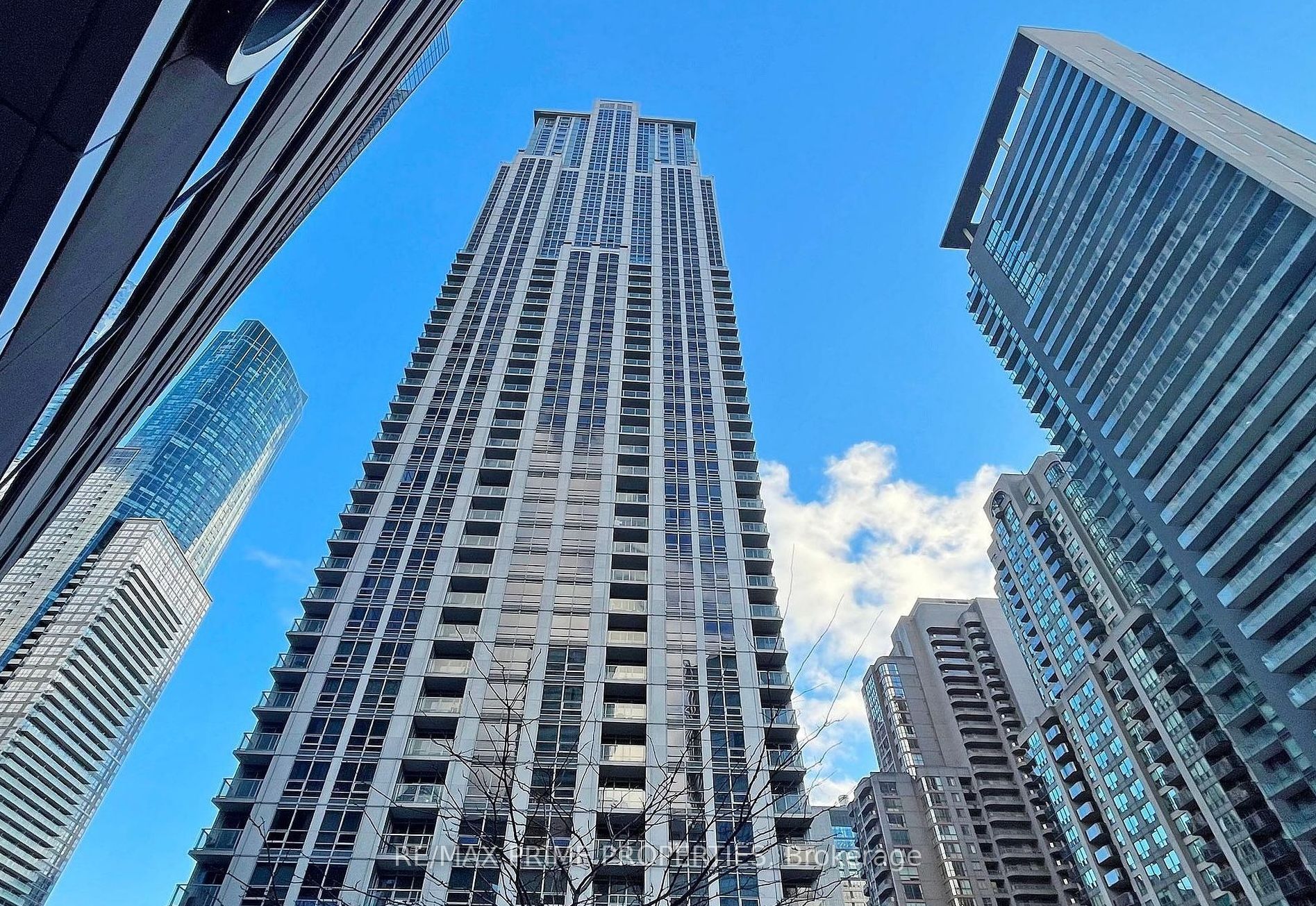 4702-763 Bay Street, Toronto, ON, M5G 2R3
