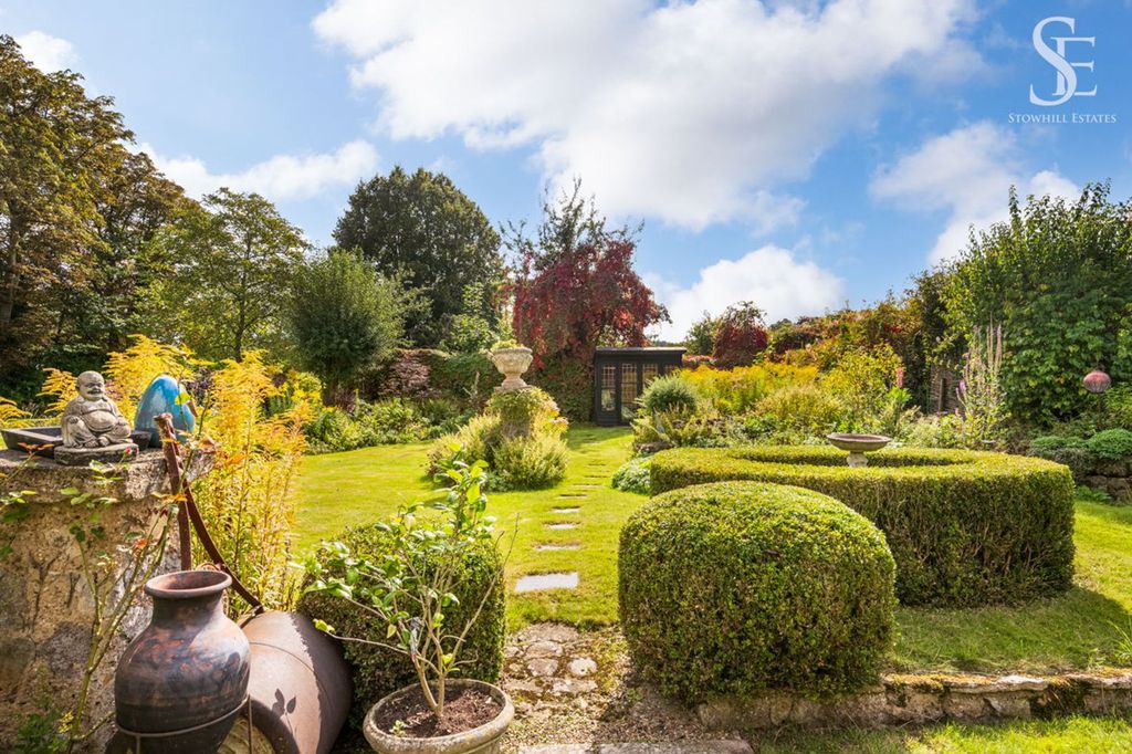 5 bed detached house for sale12 Milton Lane, Steventon OX13