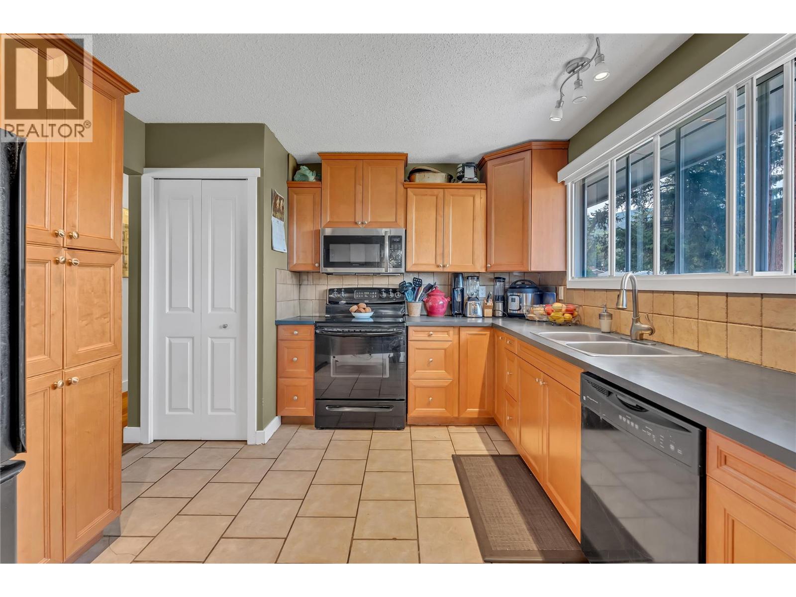 Additional image 2 of 3269 Mciver Road West, West Kelowna, BC, V4T1G2
