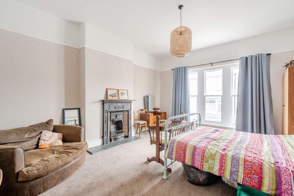 Additional image 9 of 3 bed flat for saleNewport Road, Barnstaple, Devon EX32