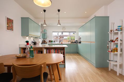 Longmead Avenue, Bristol BS7