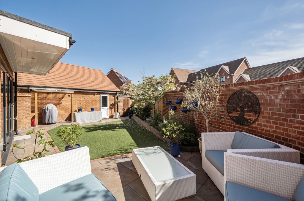 Additional image 12 of 3 bed detached house for saleQuiller Avenue, Arborfield Green, Reading, Berkshire RG2