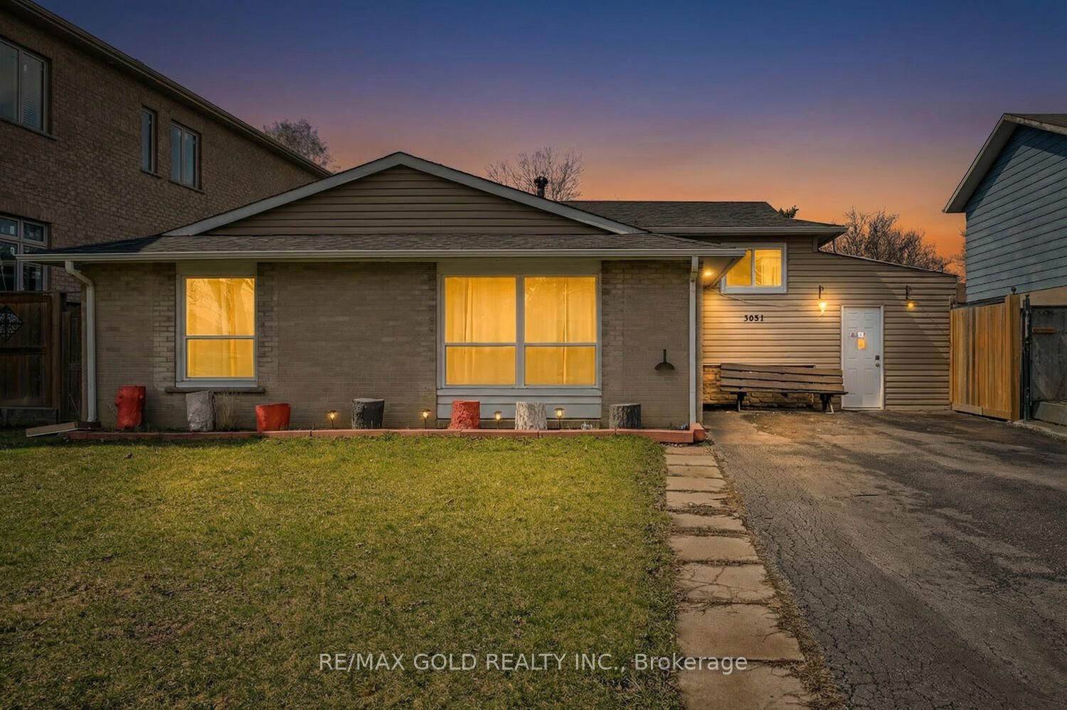 3031 Lafontaine Road, Mississauga, ON, L4T 1Z4