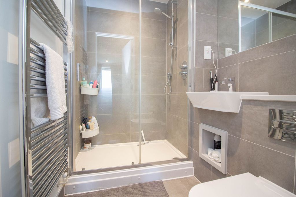 Additional image 3 of 2 bed flat for saleOxhey Drive, South Oxhey, Watford WD19