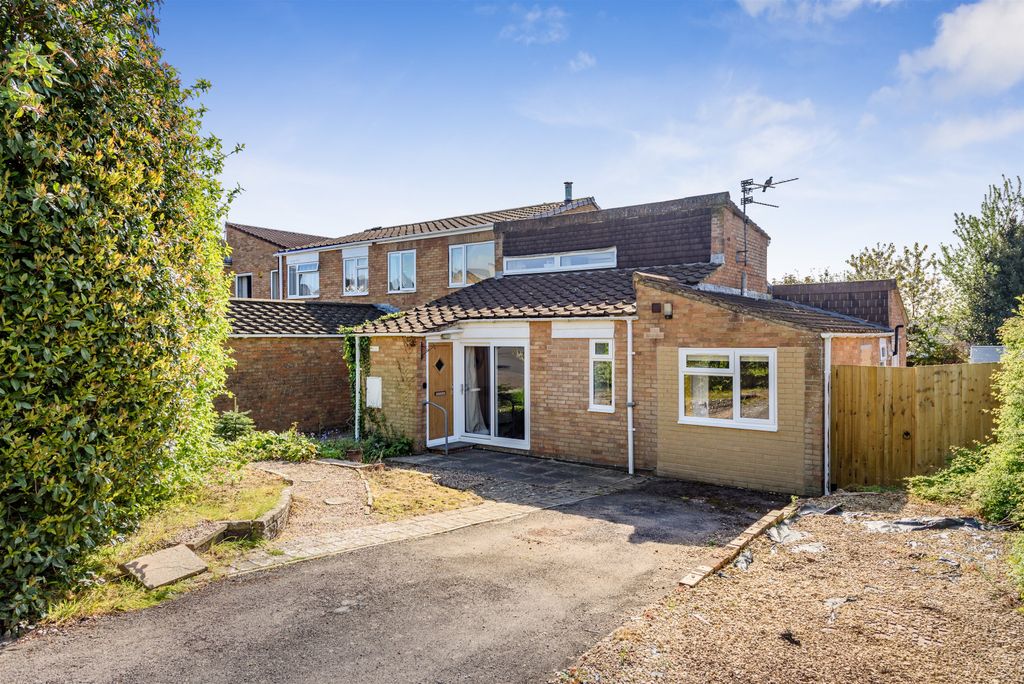 3 bed end terrace house for saleRedwood Close, Bulwark, Chepstow, Monmouthshire NP16