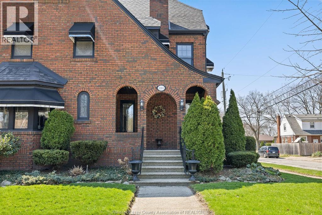 Additional image 3 of 2203 Victoria , Windsor, ON, N8X1R2