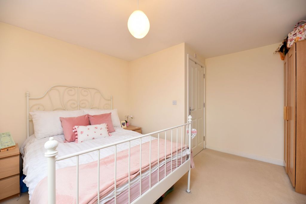 Additional image 3 of 2 bed flat for saleSanger Avenue, Biggleswade SG18