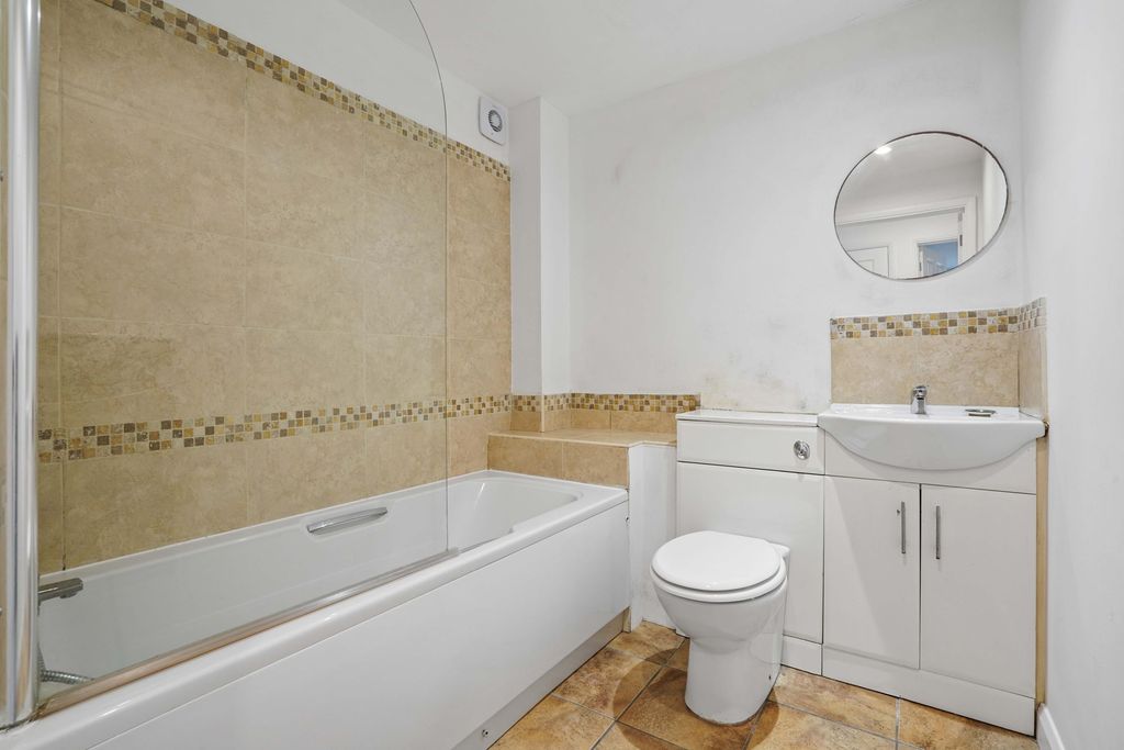 Additional image 7 of 2 bed flat for saleFarmhouse Meadow, Shirley Heights OX28